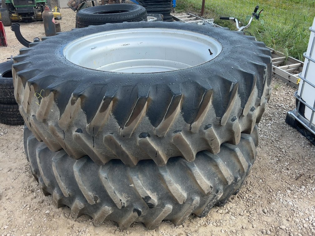 PAIR 18.4X42 RI TIRES ON CIH 10 BOLT DUALS