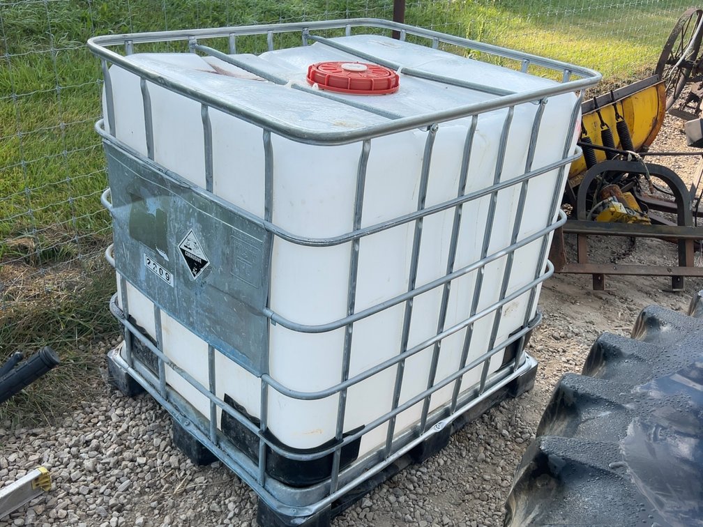 250 GALLON TOTE