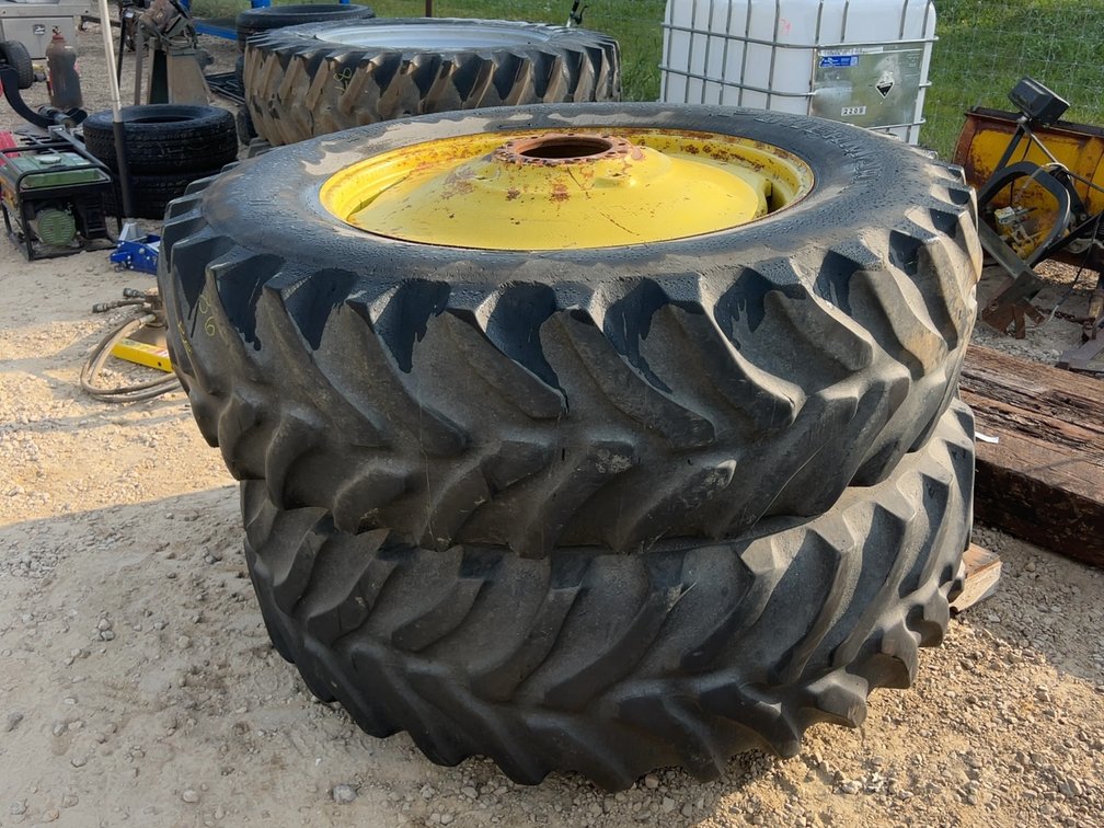 PAIR 18.4X38 RADIAL TIRES ON JOHN DEERE 9 BOLT DUALS
