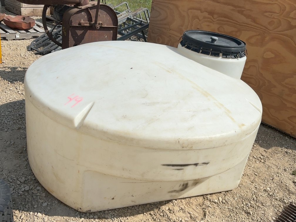 275 GALLON POLY TANK W/ LID & DRAIN