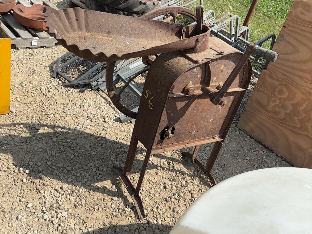 IH CORN SHELLER