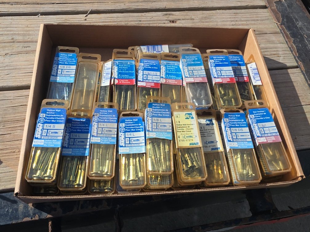 LARGE LOT OF NAIL ANCHORS