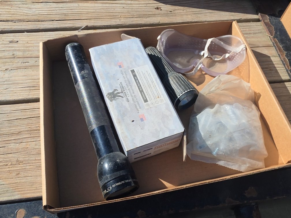 FLASHLIGHTS, NAILS & HANDLE LOCK