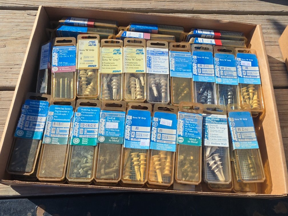 ASSORTED NEW DRILL & TAP SCREWS