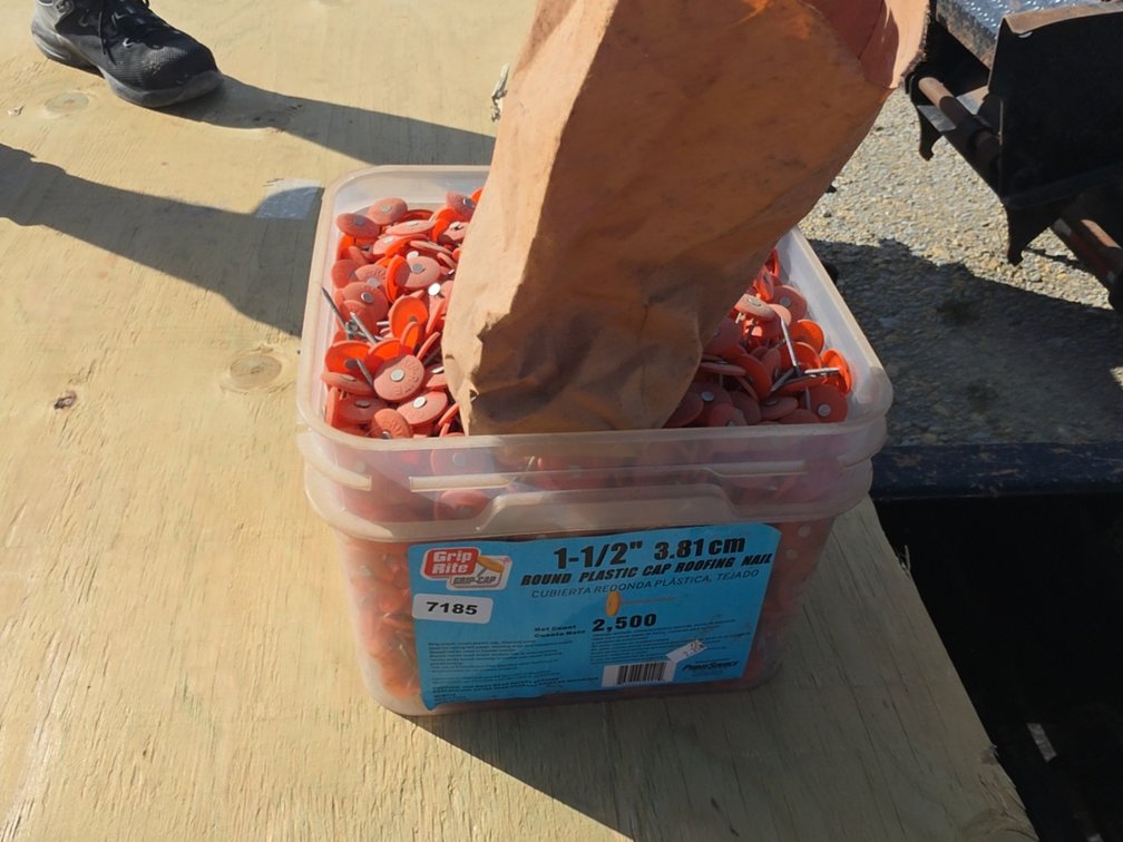 ROUND CAP ROOFING NAILS
