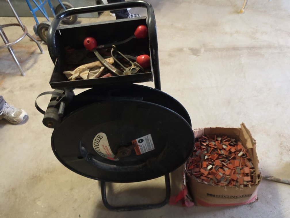 SIGNODE BANDING MACHINE W/ CRIMPS & ETC