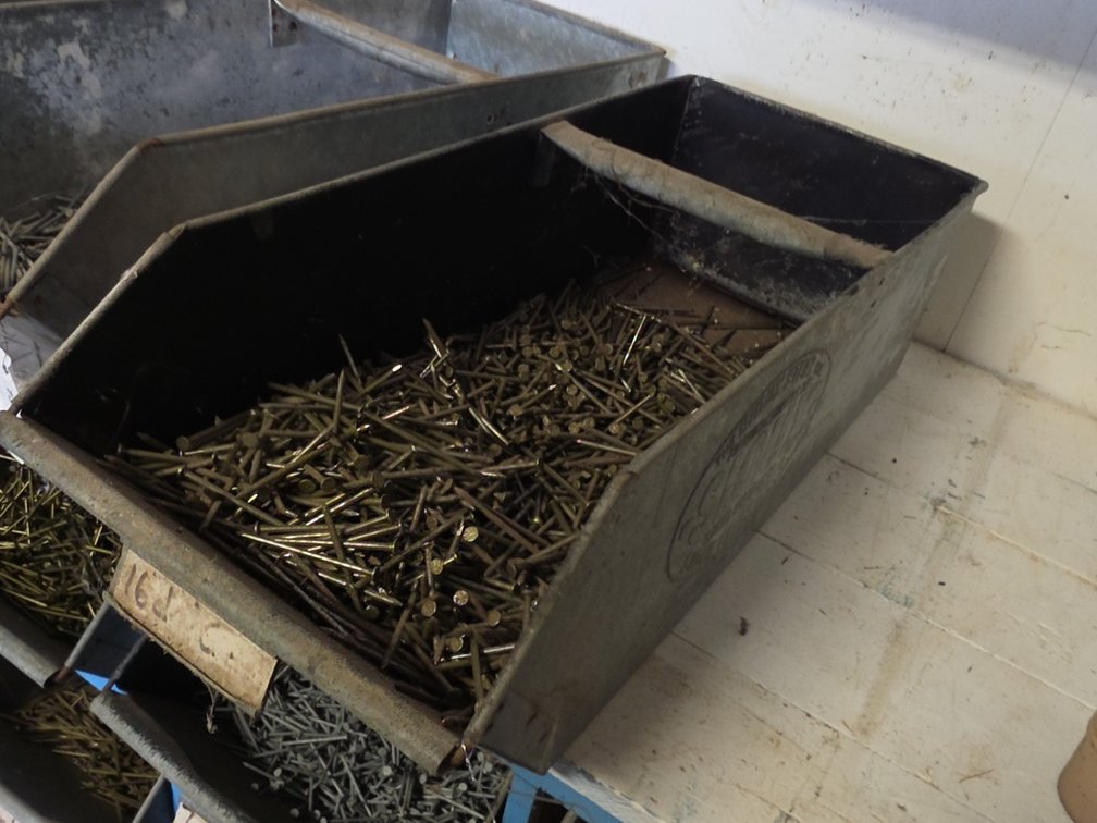 16D C. 3-1/4" NAILS IN SIOUX STEEL BIN