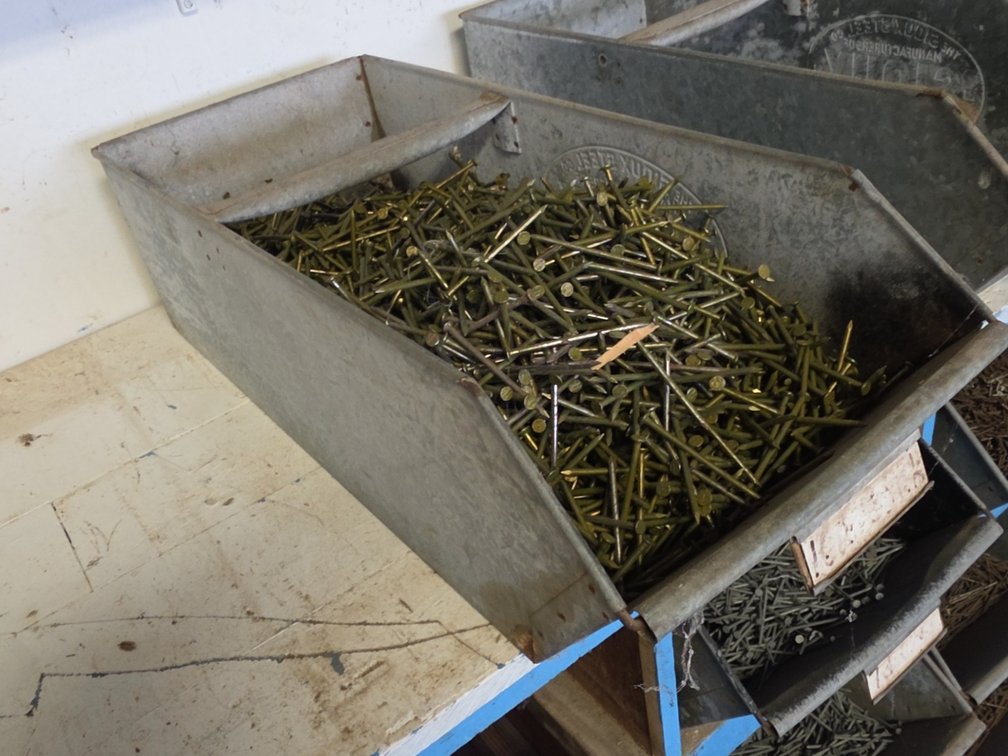 16D SINK 3-1/4" NAILS IN SIOUX STEEL BIN