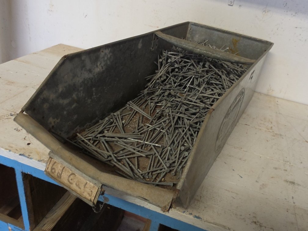 16D GALVANIZED 3-1/2" NAILS IN SIOUX STEEL BIN
