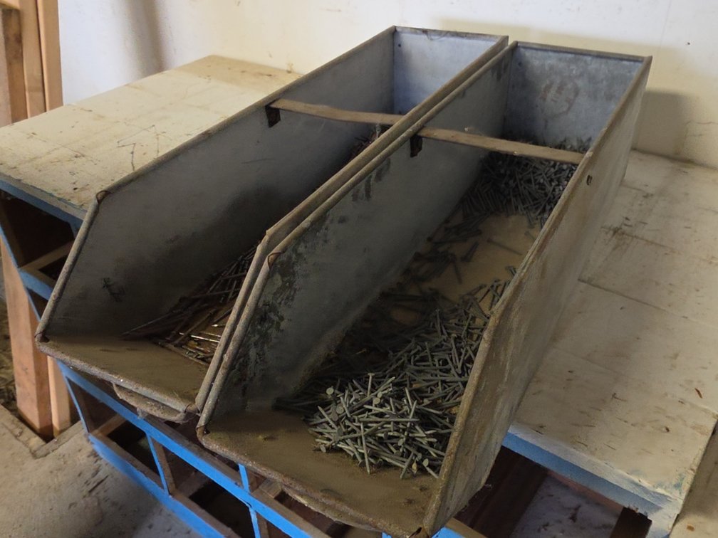 6D 2-1/4" & 16D 3-1/2" GALVANIZED NAILS IN STEEL BINS