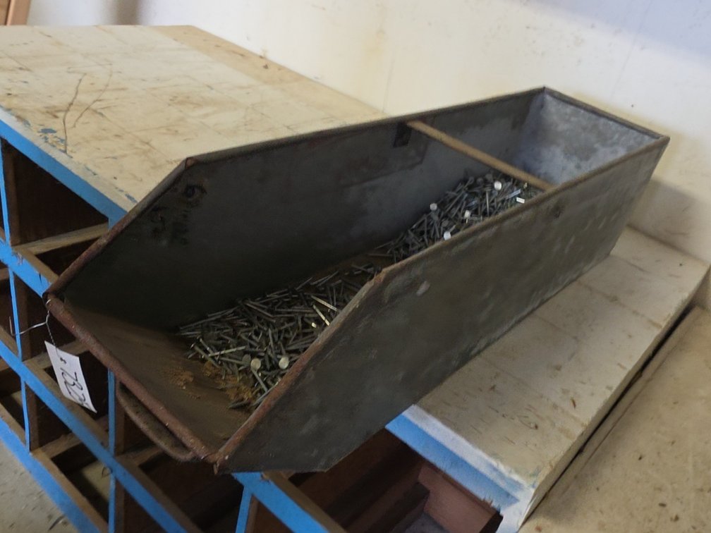 1-1/2" ROOFING NAILS IN STEEL BIN