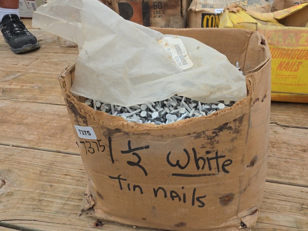1-1/2" WHITE TIN NAILS LARGE BOX