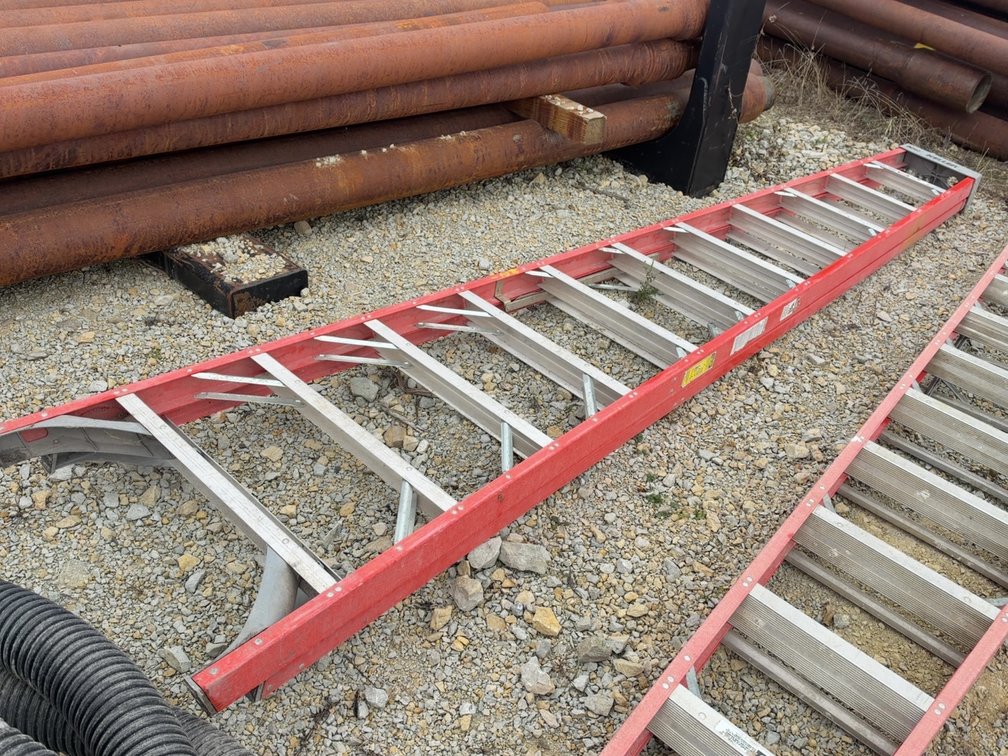 KELLER 16' FIBERGLASS STEP LADDER
