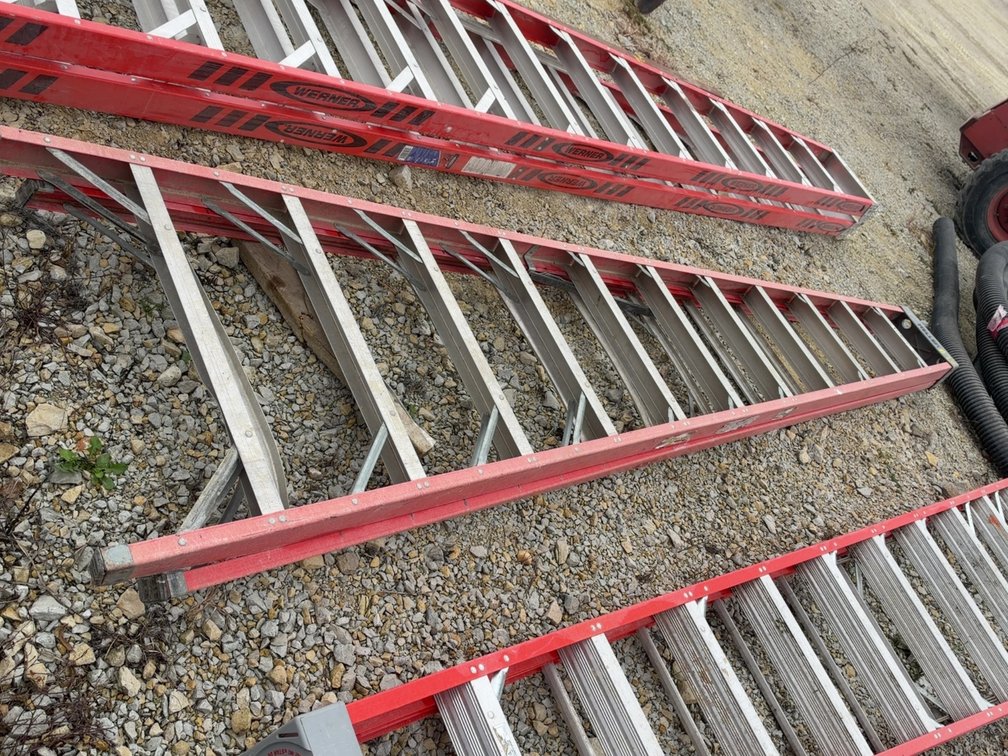 KELLER 16' FIBERGLASS STEP LADDER