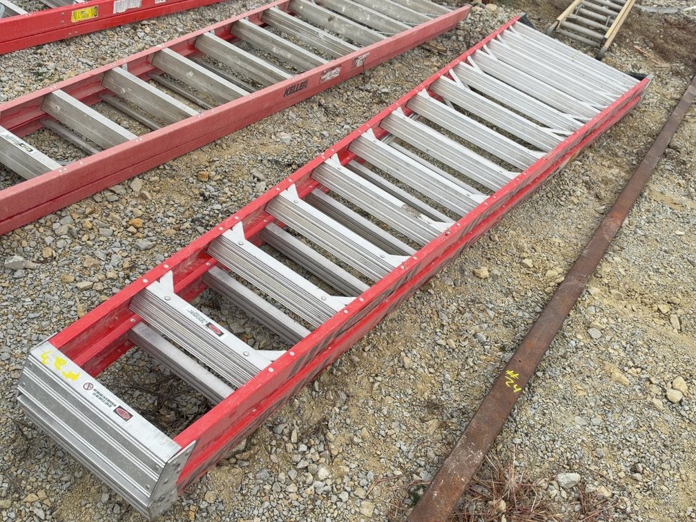 WERNER 18' DOUBLE STEP FIBERGLASS LADDER