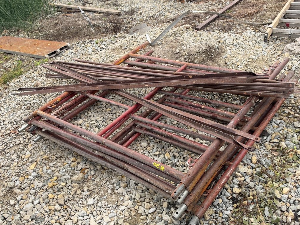 (6) SCAFFOLDING FRAMES (7) X’s