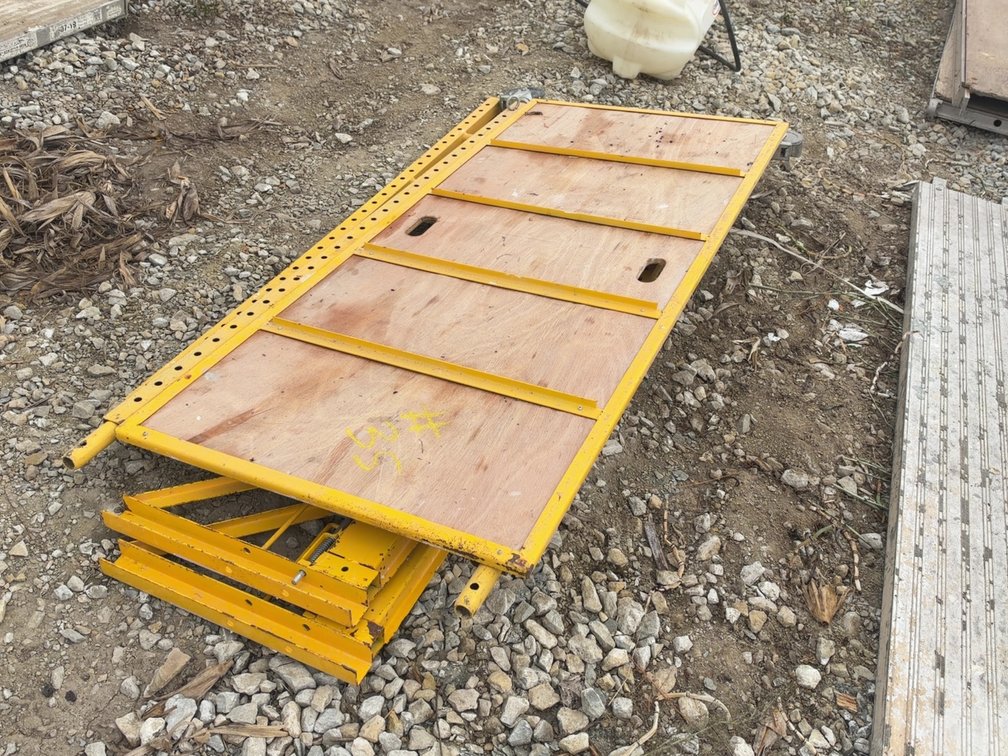 1,000LB CAPACITY 6'X6'3"X29" SCAFFOLDING SECTION ON WHEELS