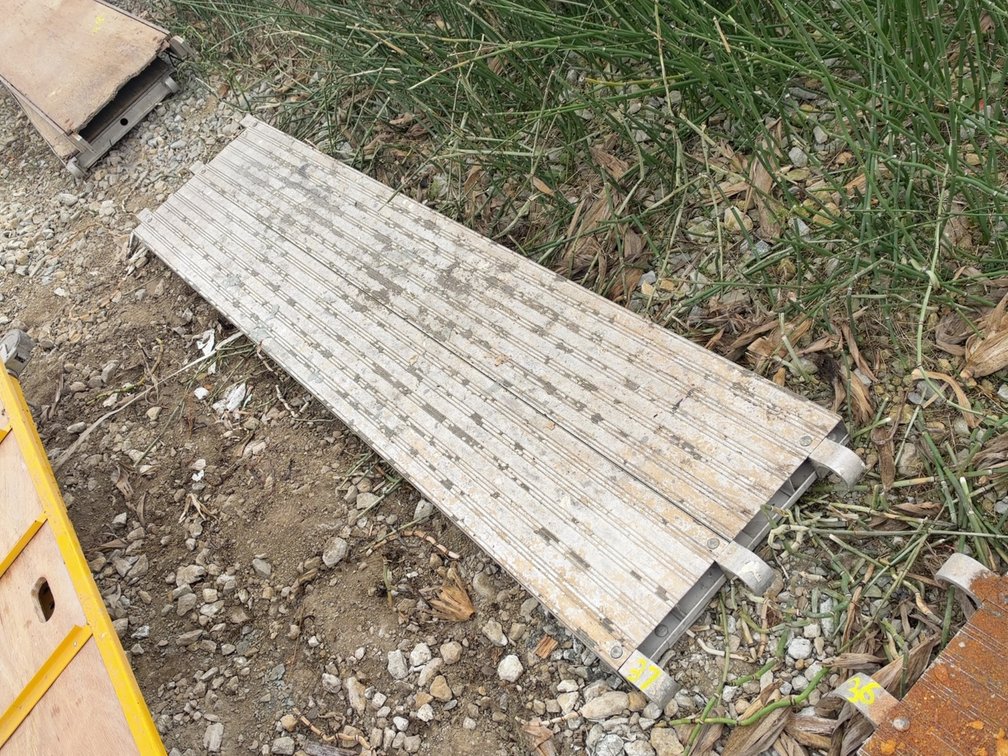 ALUMINUM SCAFFOLDING PLANK - 7' LONG