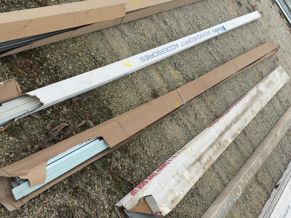 BOX OF WHITE/LIGHT BLUE TRIM
