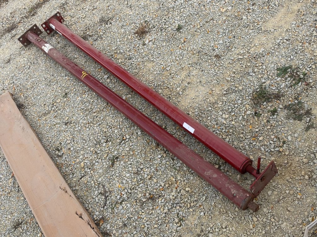 (2) 3" POST JACKS (1) IS MISSING TOP PLATE