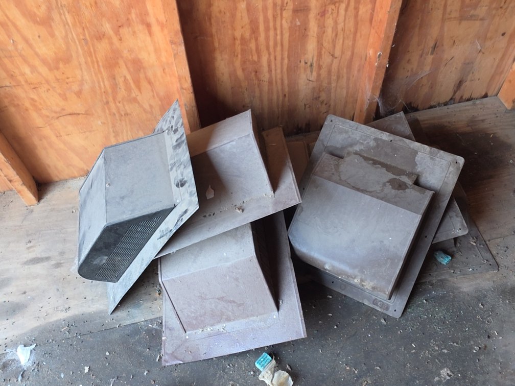 BROWN & BLACK ASSORTED ROOF VENTS