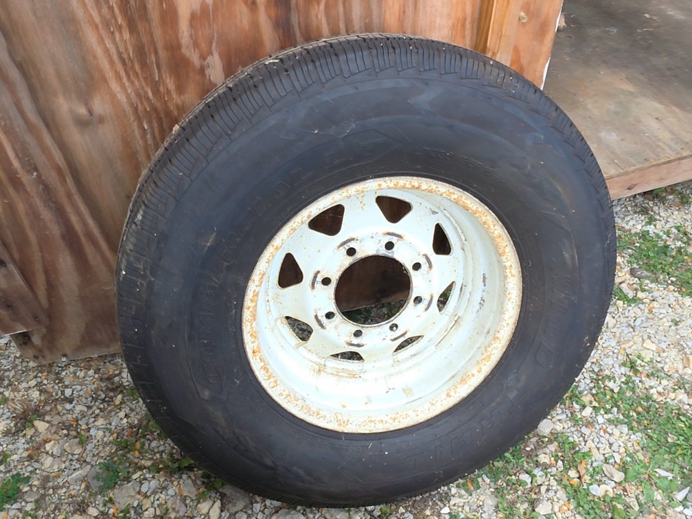 (1) LT235/65R16 TIRE ON 8 BOLT RIM
