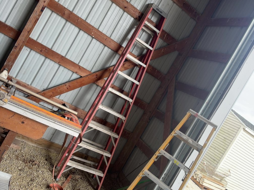 KELLER 10' FIBERGLASS STEP LADDER