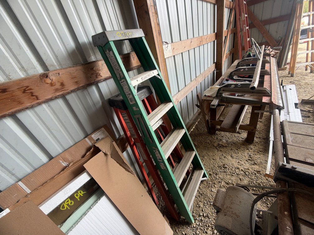 PAIR OF FIBERGLASS (1) 6' (1) 4' STEP LADDERS