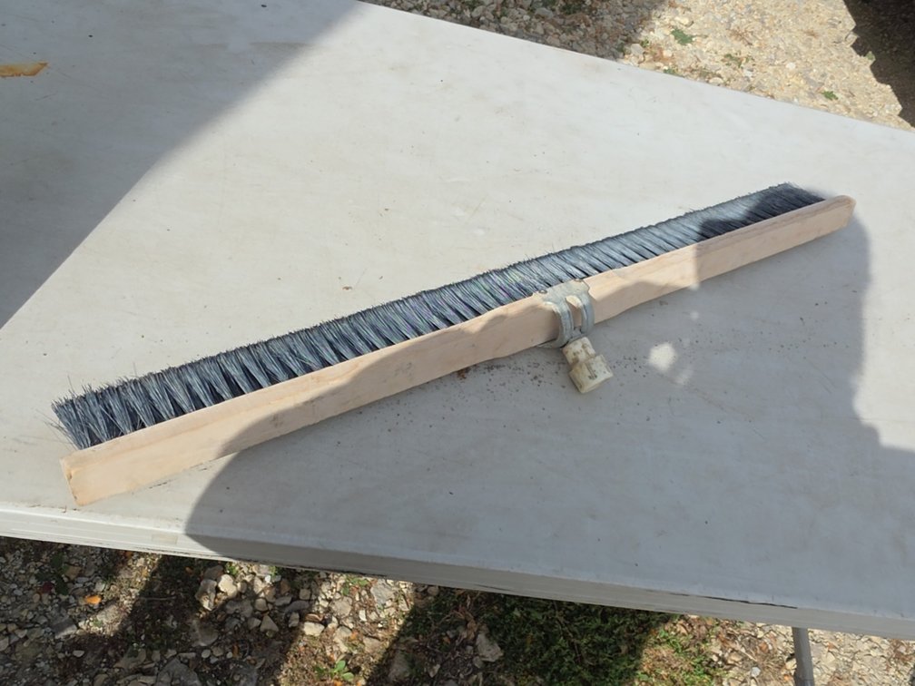 3' CEMENT BROOM
