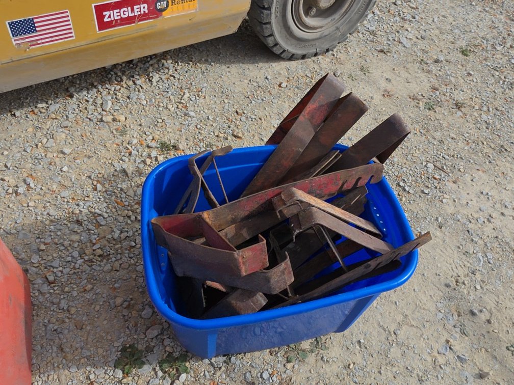 TOTE OF ROOF TOE HOLDS