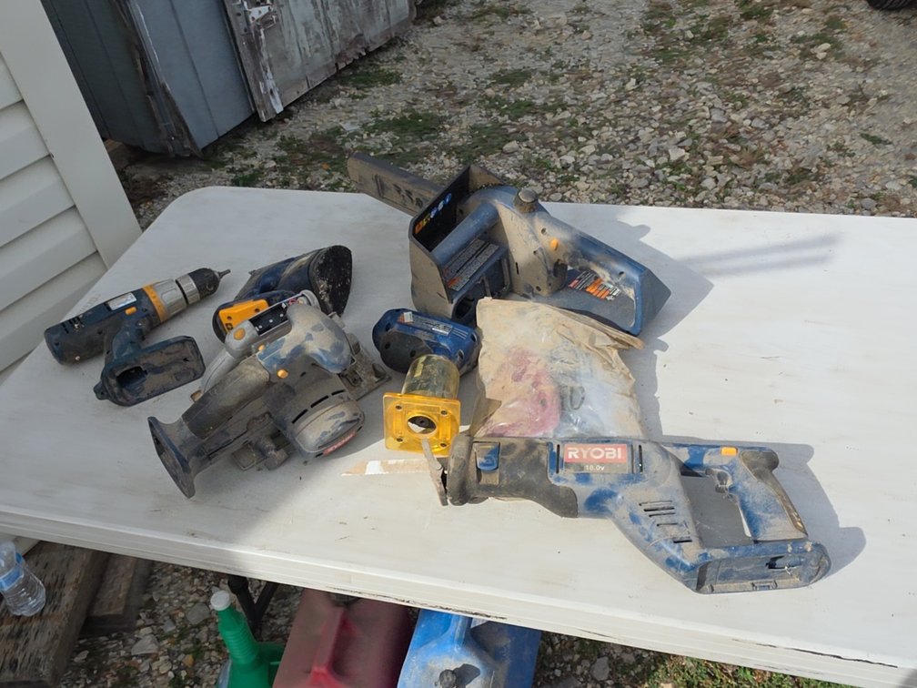ASSORTED RYOBI 18V TOOLS