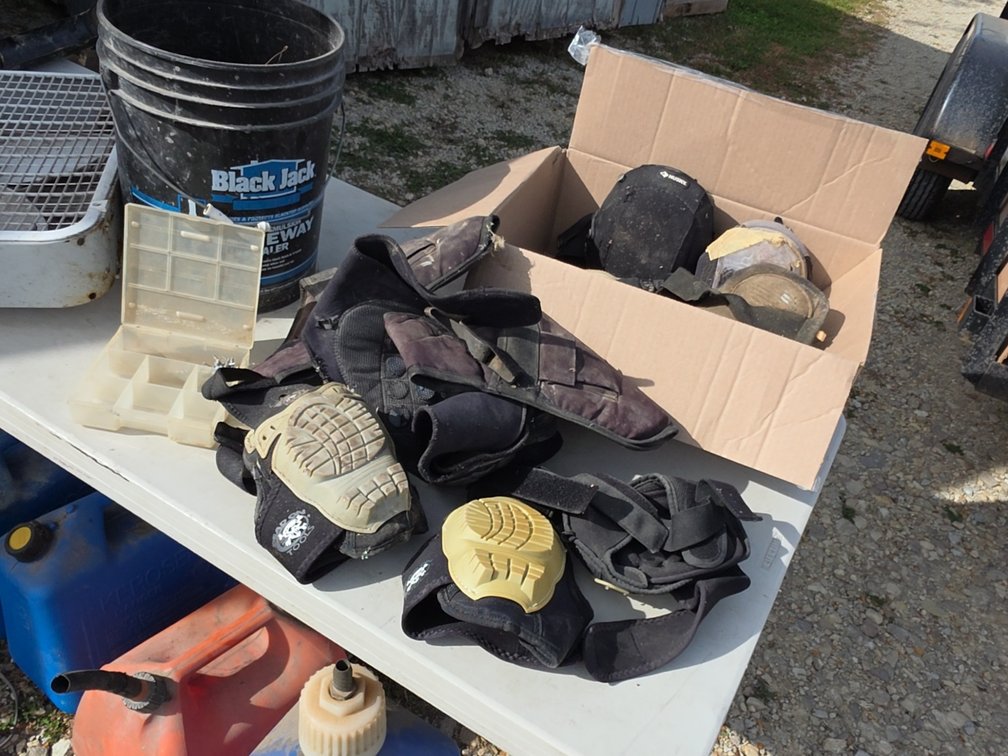 KNEE PADS, HOLSTER, ETC