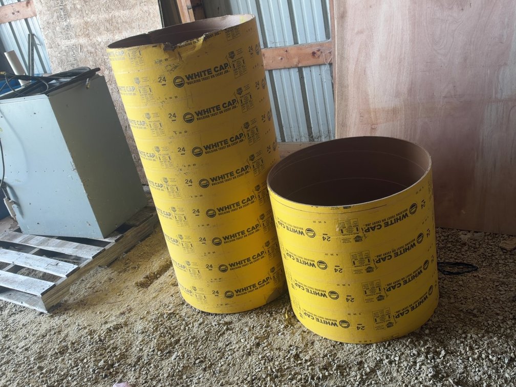 (2) 24" WHITE CAP (1) 25" (1) 46"