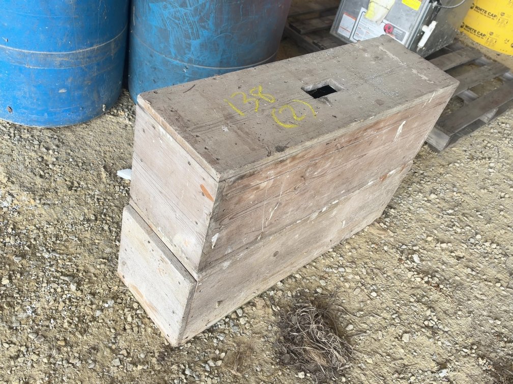 PAIR WOODEN BOX/STEPS