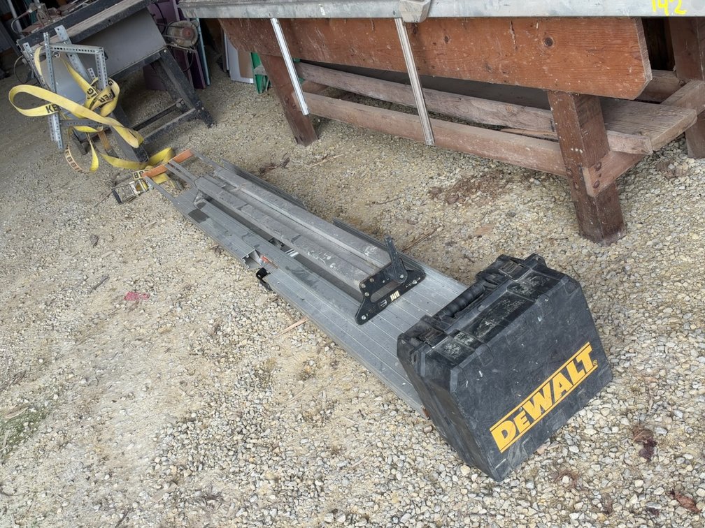 SOFFIT AND SIDING CUTTER