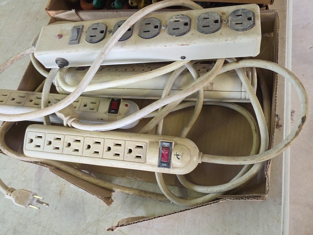 FLAT OF POWER STRIPS