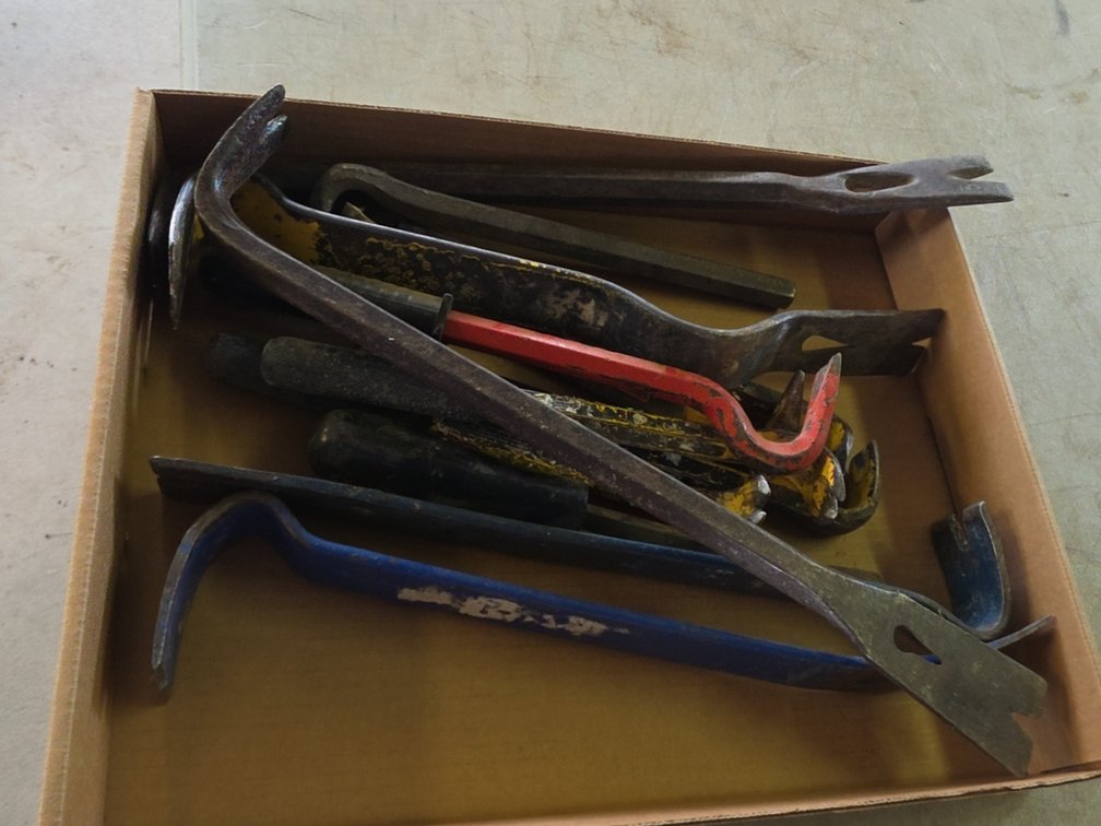 FLAT OF PRY BARS & NAIL PULLERS
