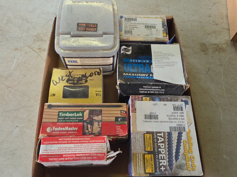 FLAT OF ASSORTED SCREWS