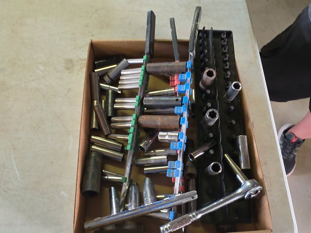 FLAT IF ASSORTED SOCKETS