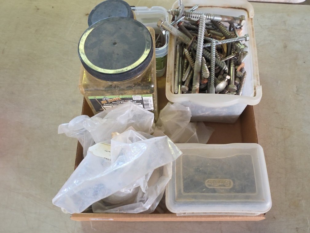 FLAT OF ASSORTED SCREWS
