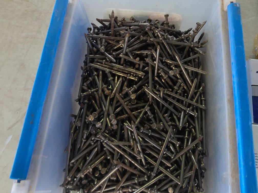 SCREWS, NAILS STAPLES