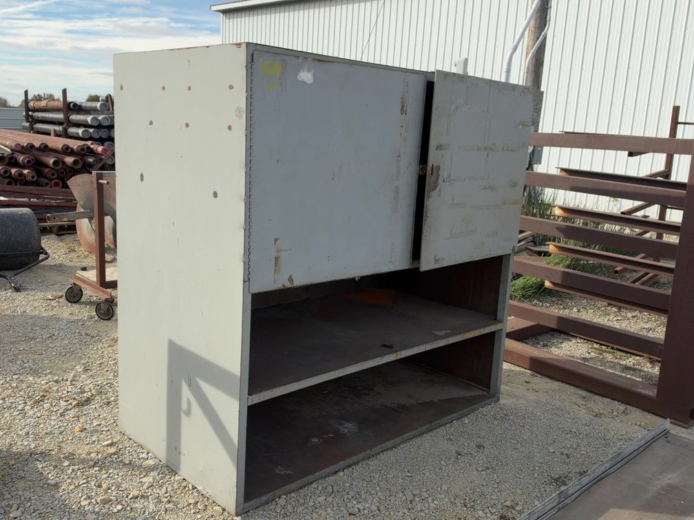 LOCKABLE METAL SHOP CABINET - 40"X72"X75"