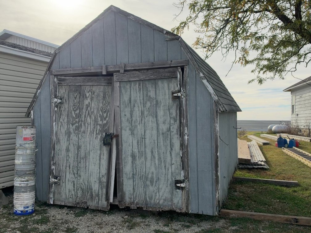 10'X12' YARD BARN - NEEDS DOOR REPAIR