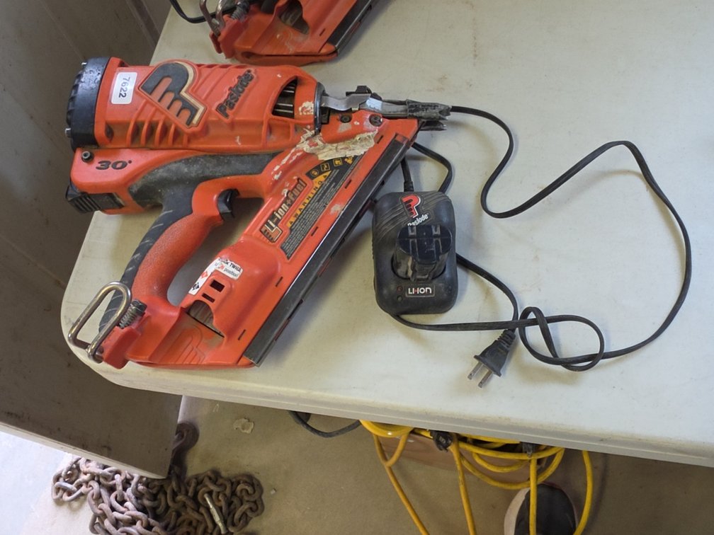 PASLODE LI-ION +FUEL FRAMING NAIL GUN W/ BATTERY & CHARGER