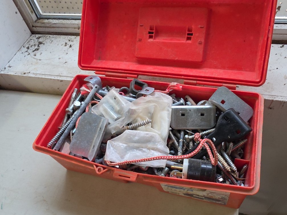 ASSORTED SCREWS & ETC