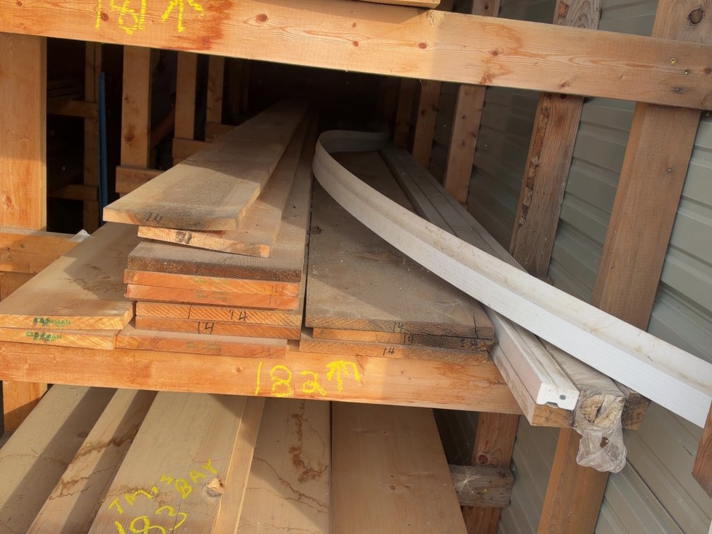 (4) 1"X8"X14' (10) 1"X10"X14' LUMBER W/MISC TRIM