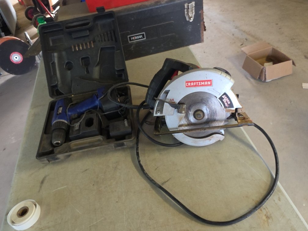 CRAFTSMAN CIRCULAR SAW & 18V DRILL