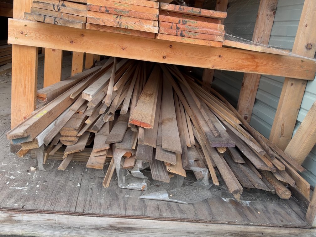 LARGE ASSORTMENT OF MISC WOODEN TRIM