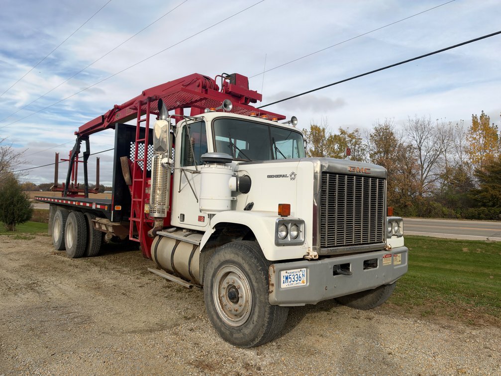 1986 GMC GENERAL TANDEM AXLE KNUCKLE BOOM LOADER TRUCK - HAS TITLE