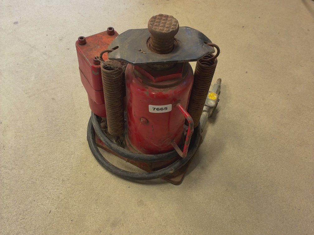 BIG RED AIR OVER HYDRAULIC 20 TON JACK